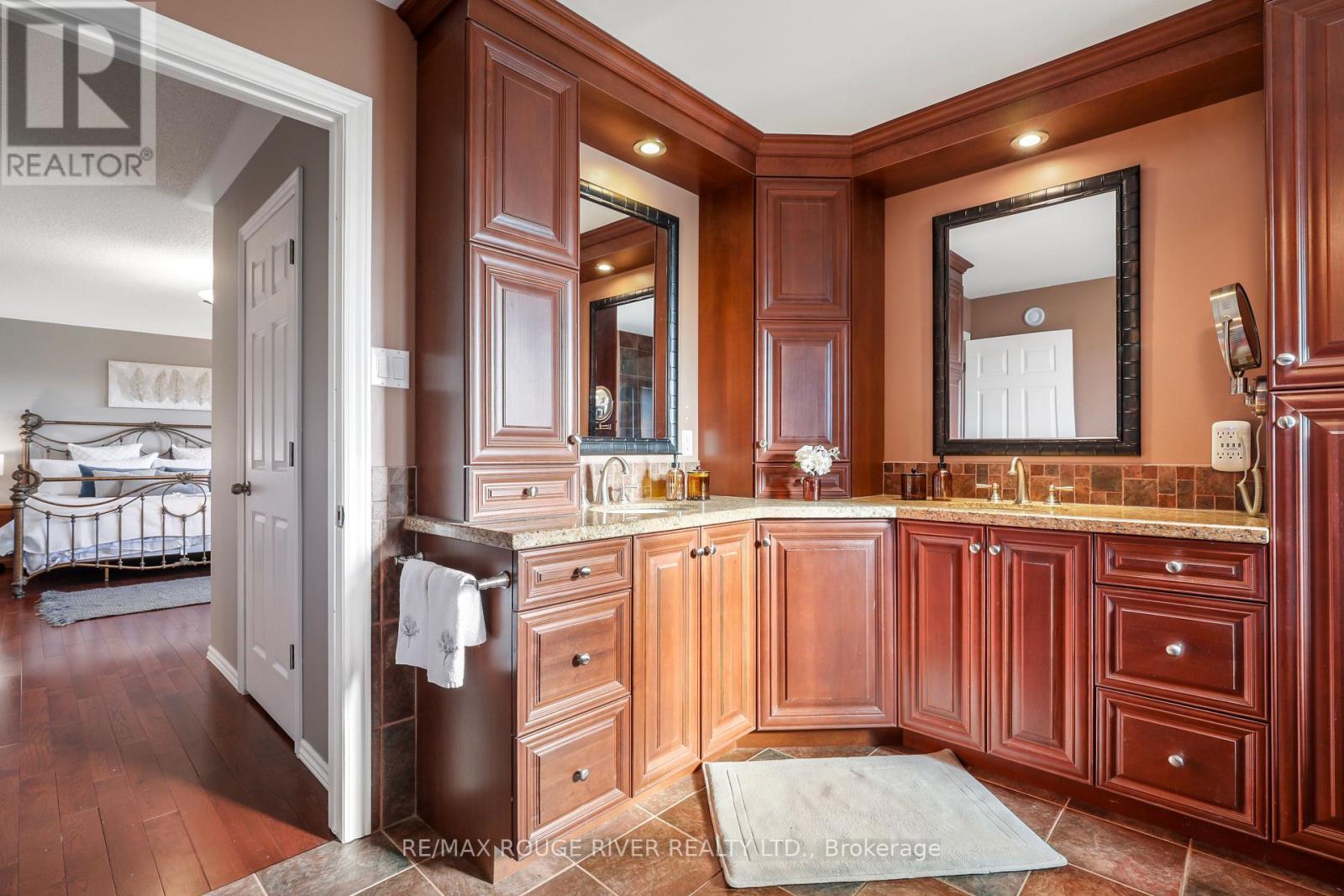 965 Ridge Valley Drive, Oshawa, ON