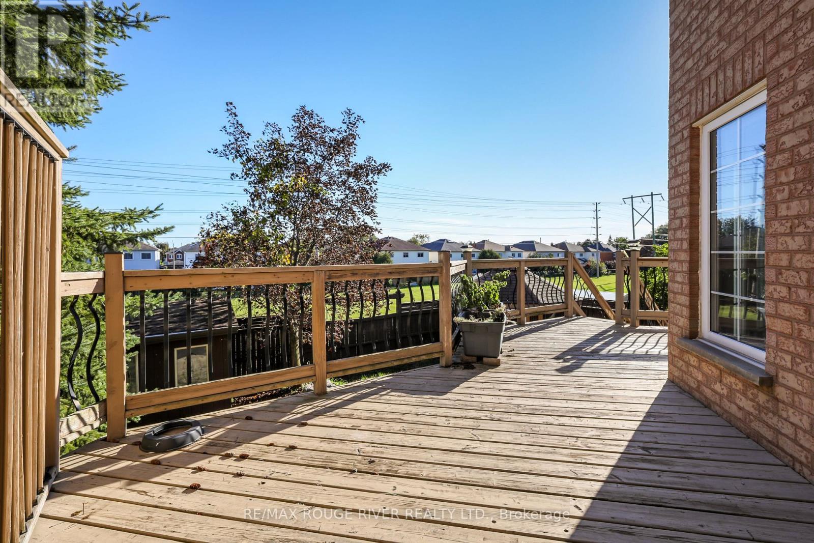 Upper deck off the Kitchen and Family Room - 965 Ridge Valley Drive, Oshawa, ON