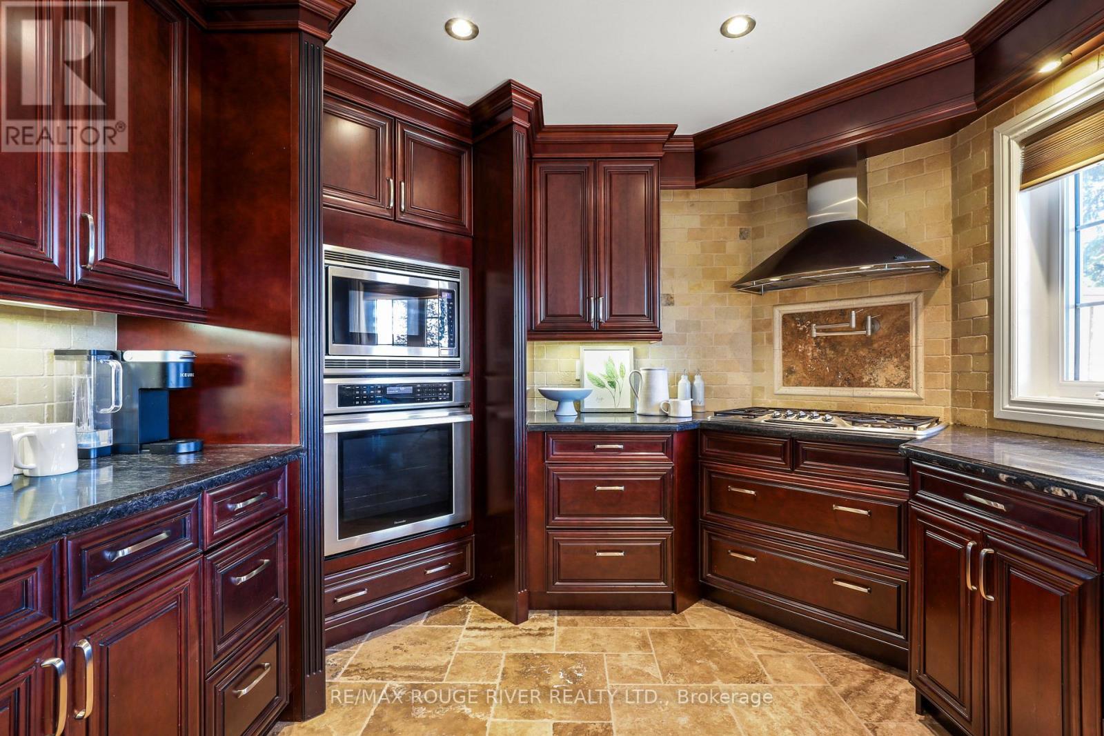 Pot Filler over Gas Cooktop - 965 Ridge Valley Drive, Oshawa, ON