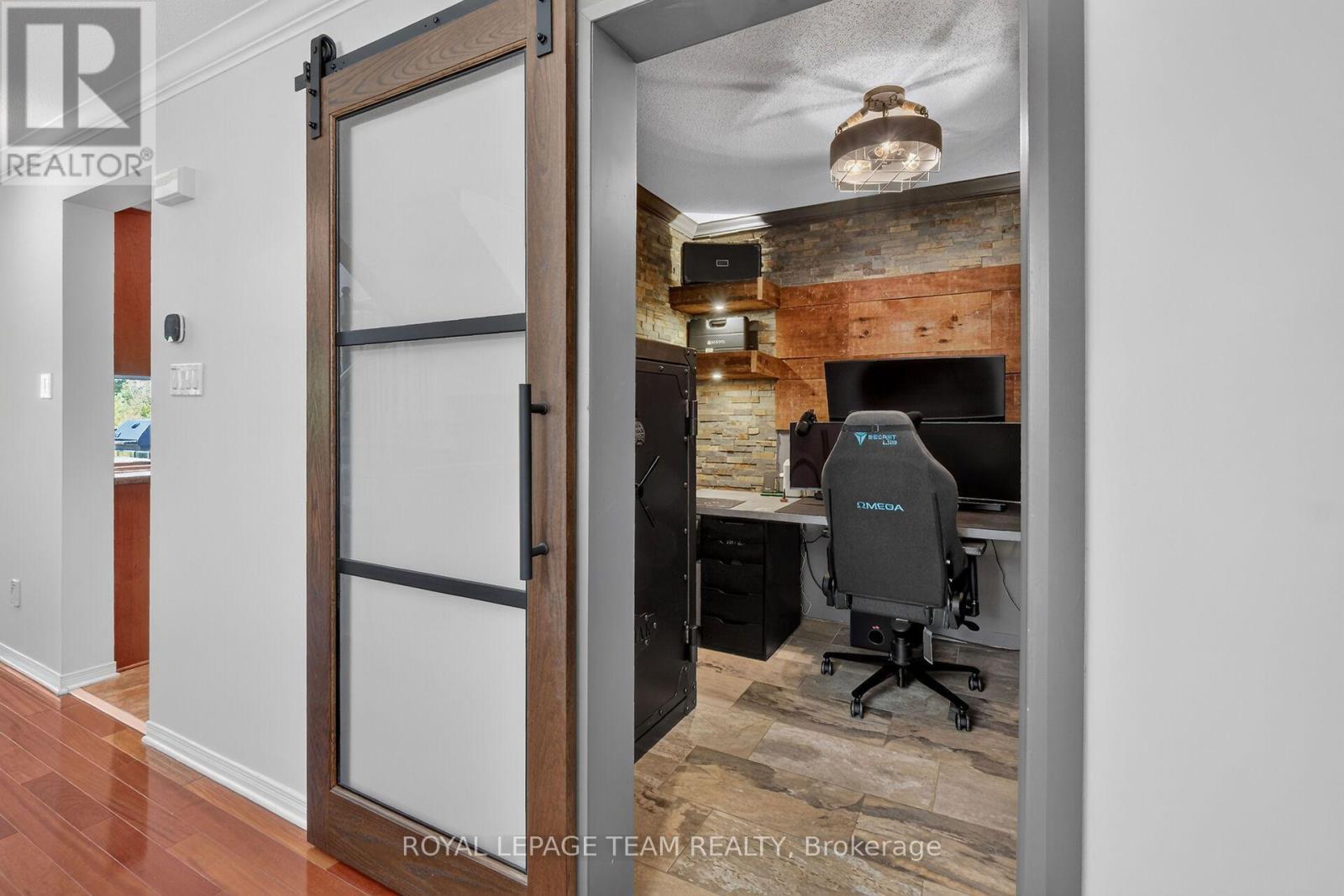 DEN off of the dining Room - 2136 Bergamot Circle, Ottawa, ON