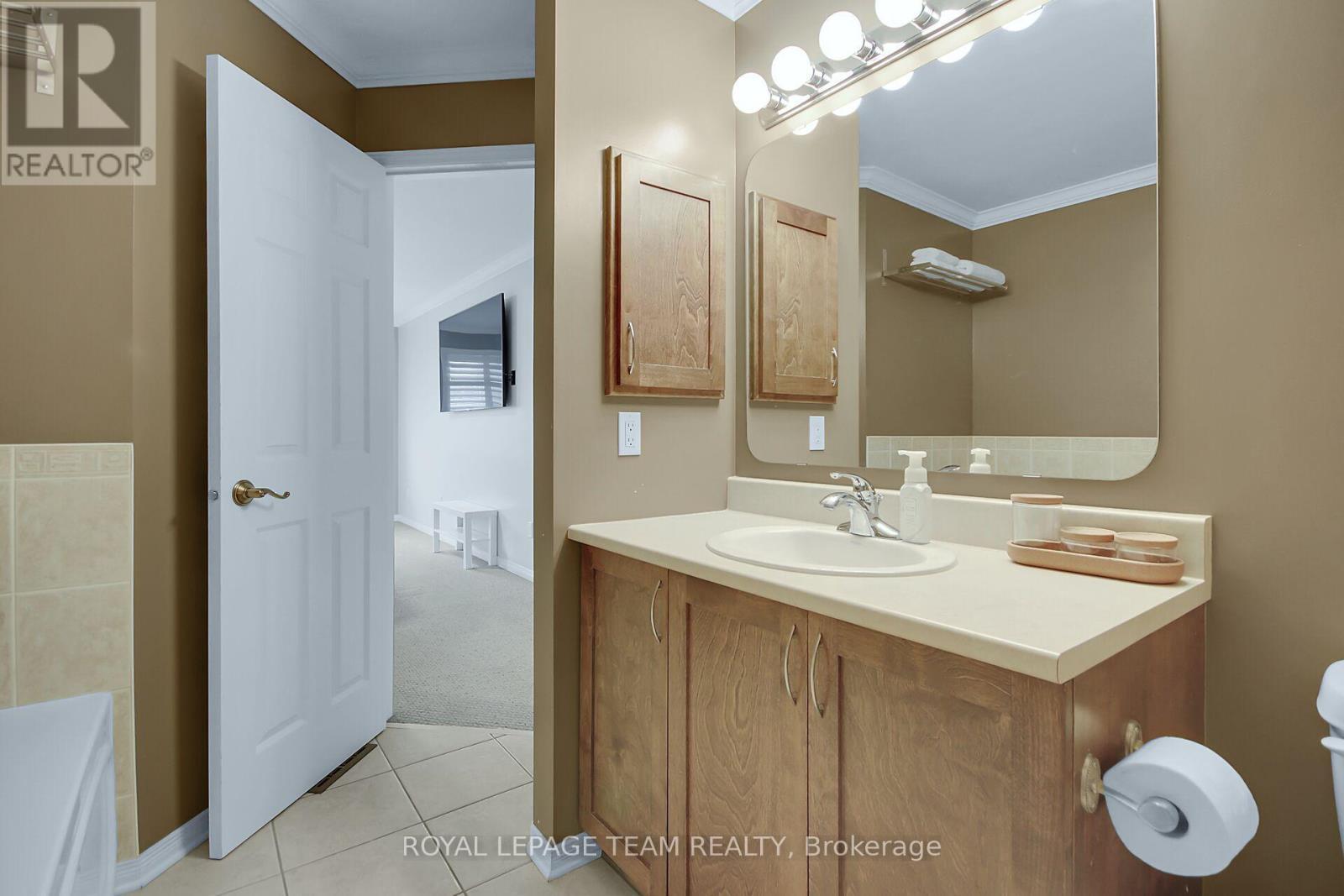 Primary Ensuite - 2136 Bergamot Circle, Ottawa, ON