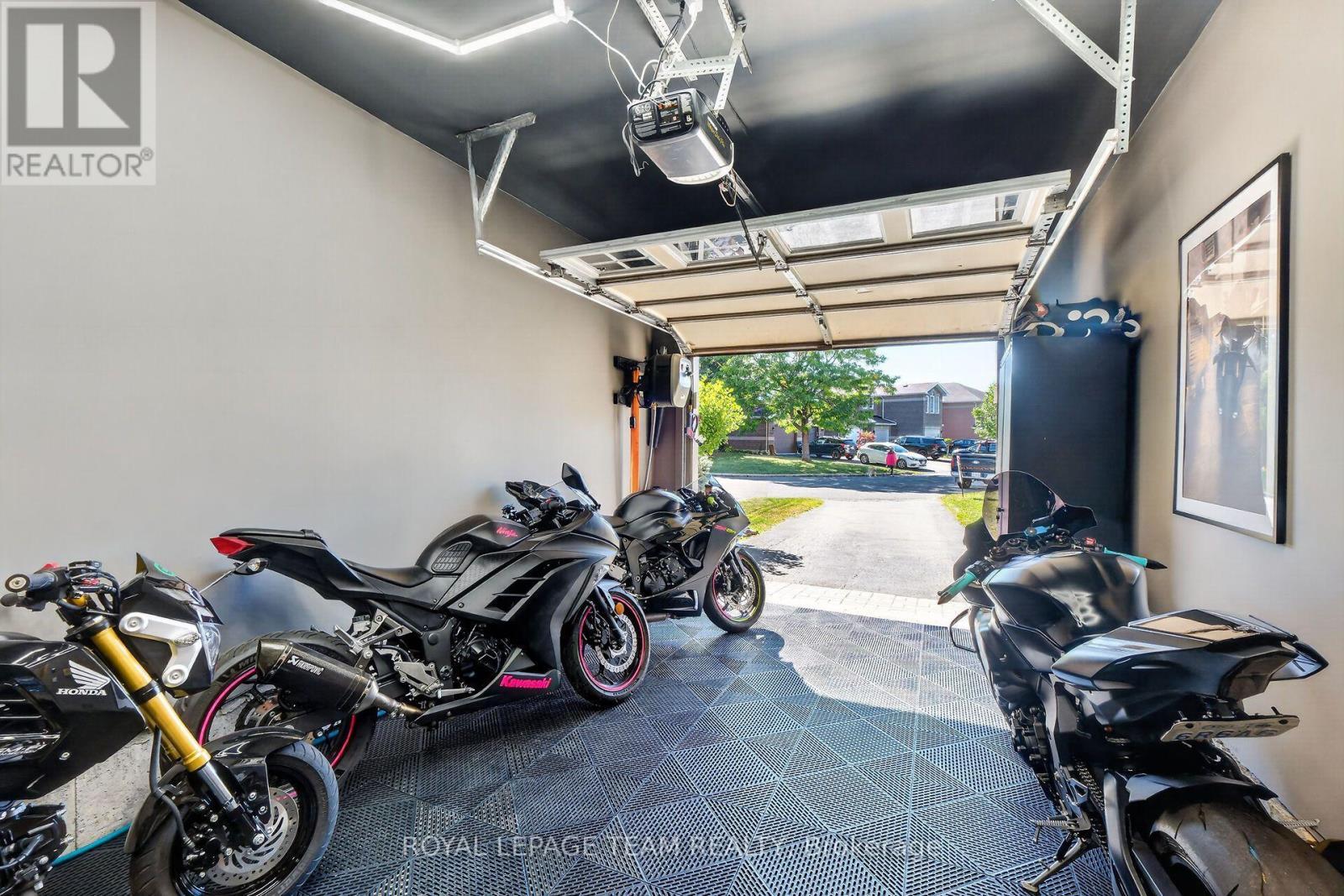 Garage Door opener with remotes - 2136 Bergamot Circle, Ottawa, ON