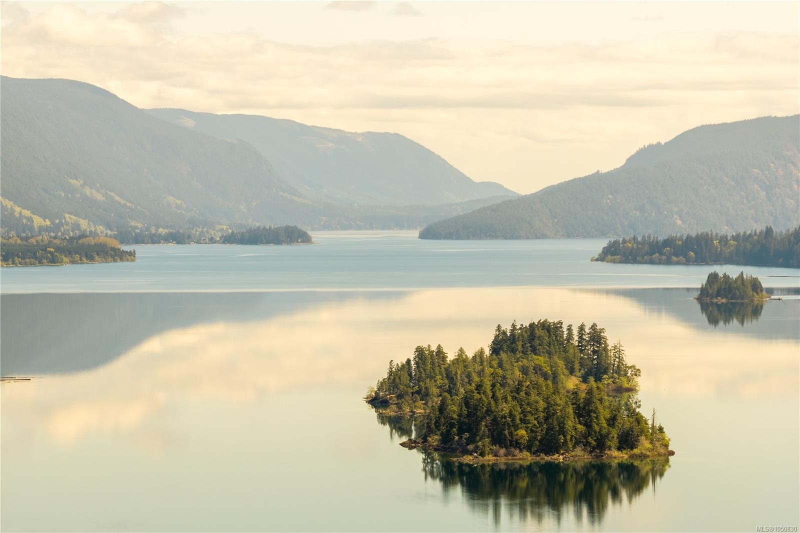 9025 Gilgan St, Honeymoon Bay, BC