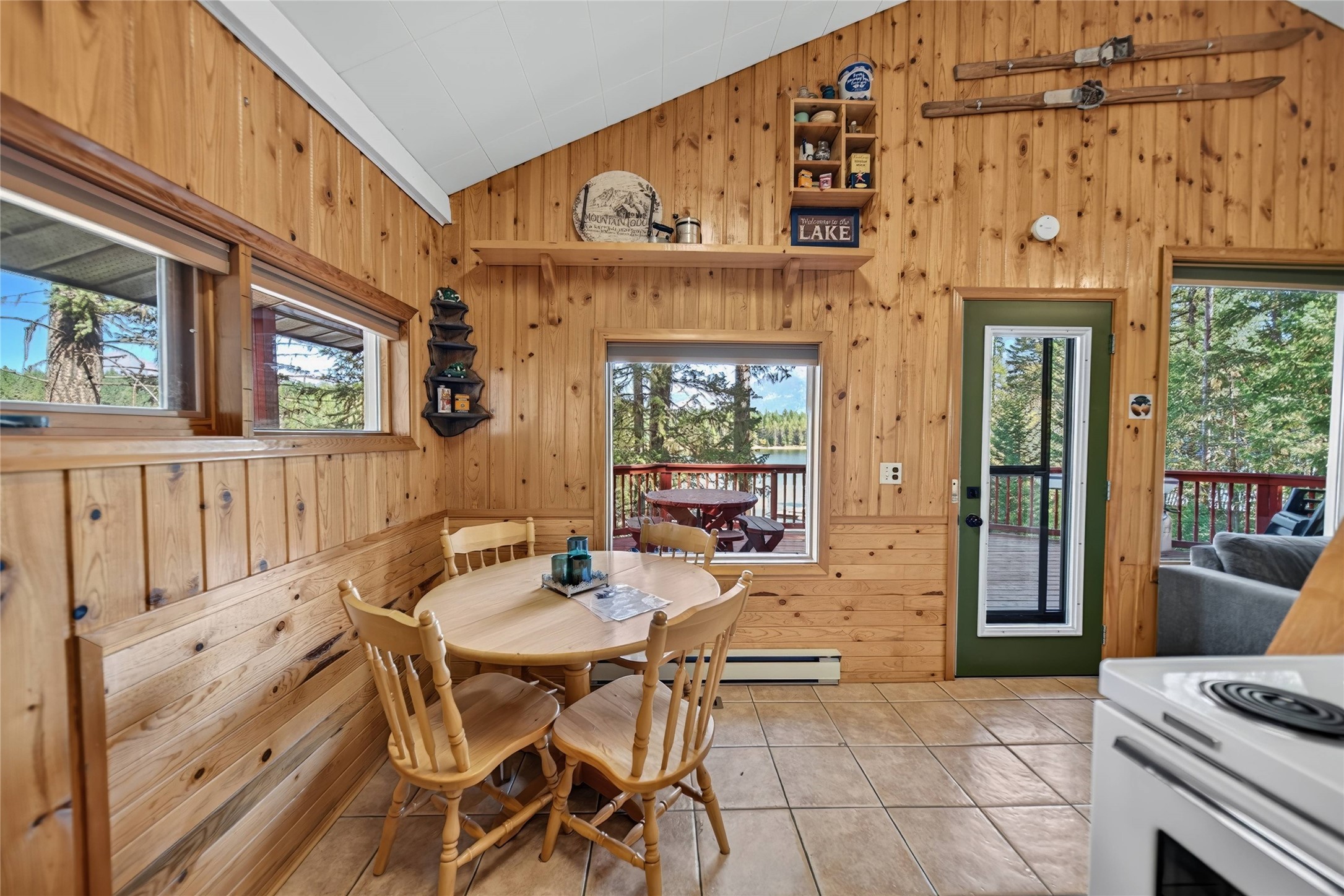1249 Tie Lake Shore Road, Jaffray, BC