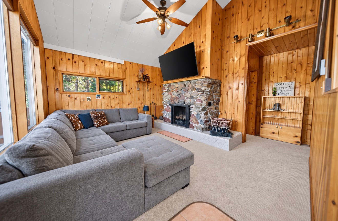 1249 Tie Lake Shore Road, Jaffray, BC