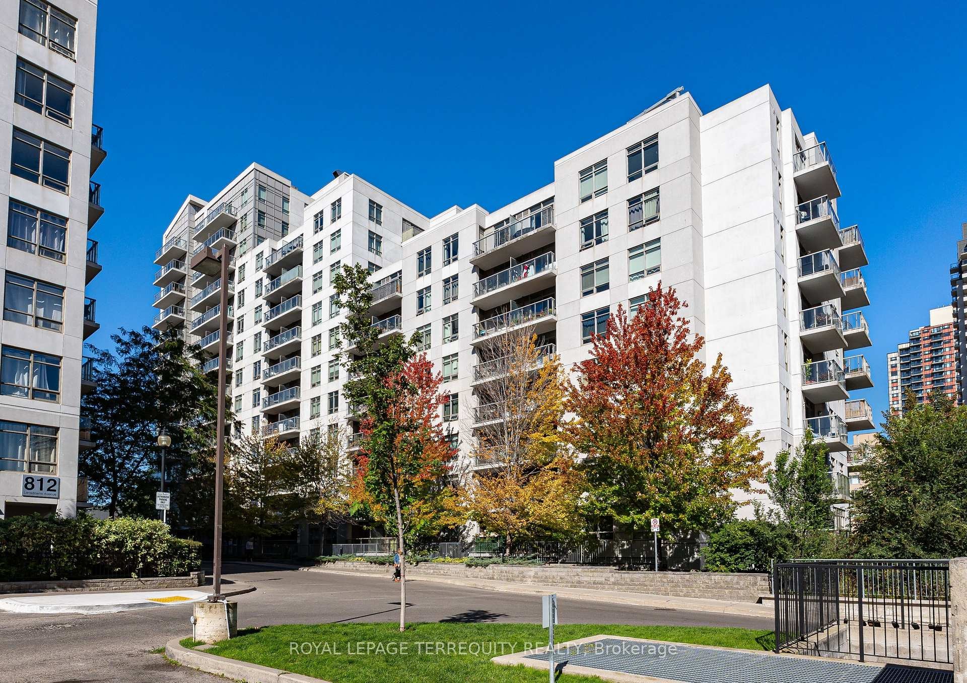 320-816 Lansdowne Avenue, Toronto, ON