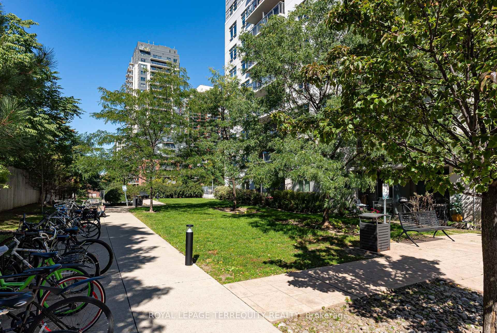 320-816 Lansdowne Avenue, Toronto, ON