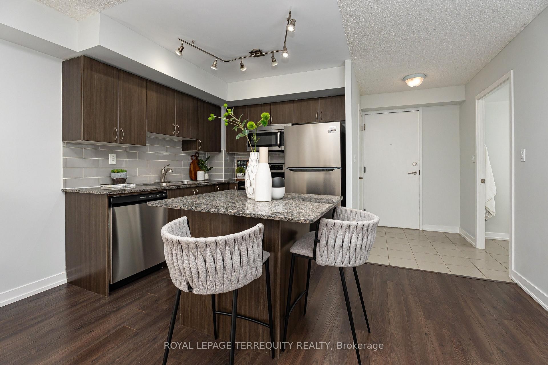 320-816 Lansdowne Avenue, Toronto, ON