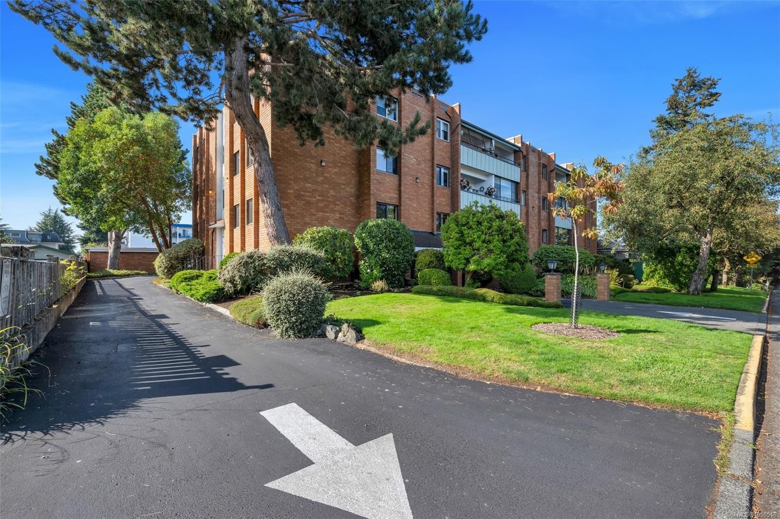 #310-853 Selkirk Ave, Esquimalt, BC