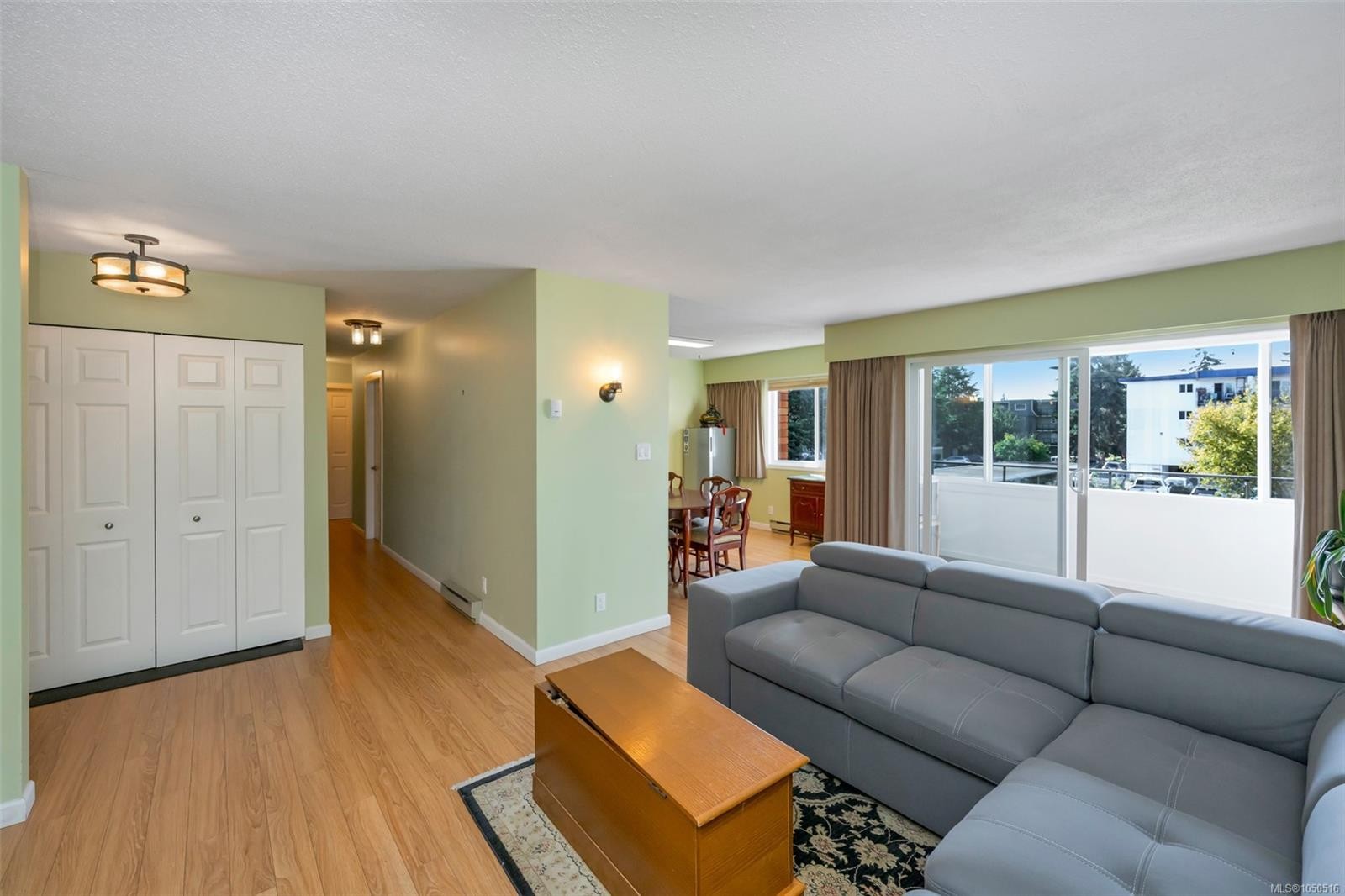 #310-853 Selkirk Ave, Esquimalt, BC