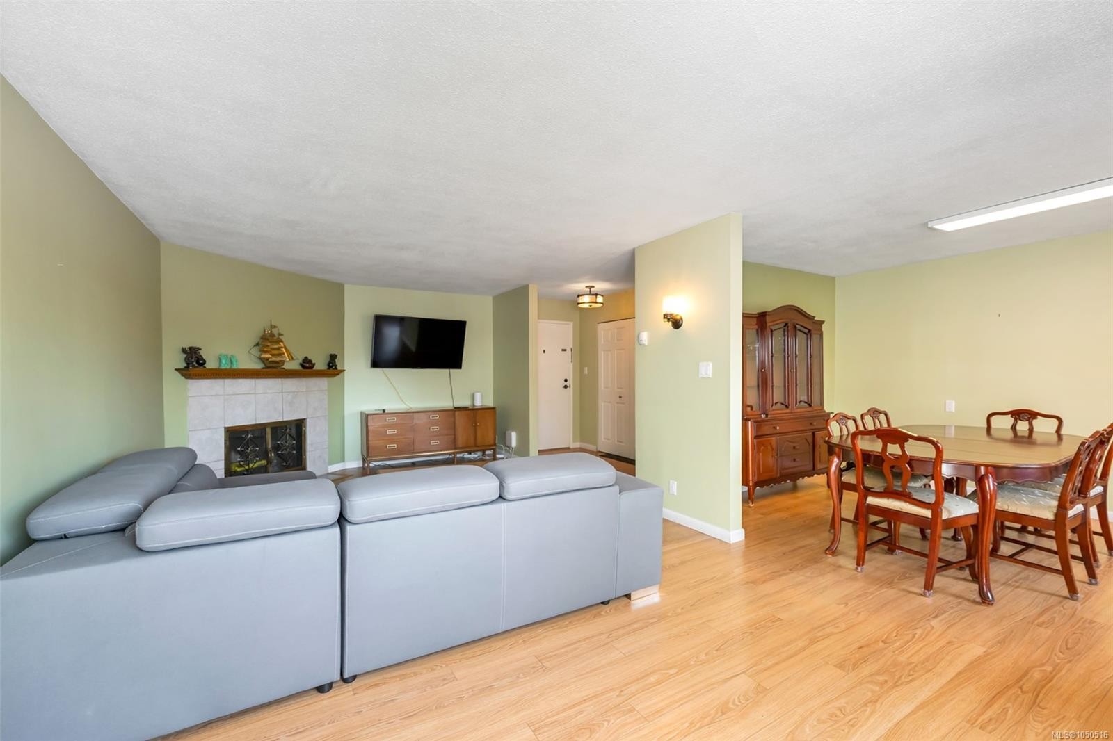 #310-853 Selkirk Ave, Esquimalt, BC