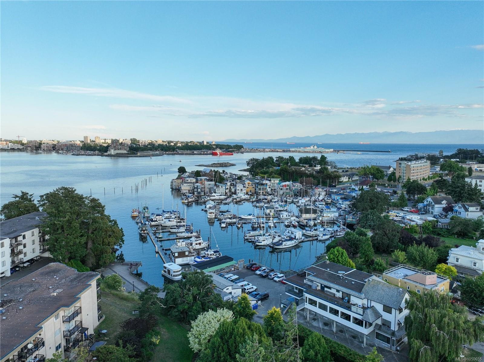 #Th1-896 Wollaston Rd, Esquimalt, BC