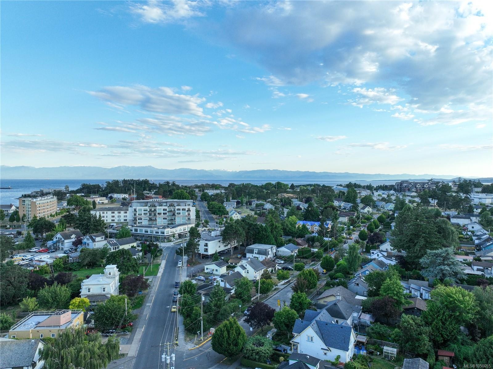 #Th1-896 Wollaston Rd, Esquimalt, BC