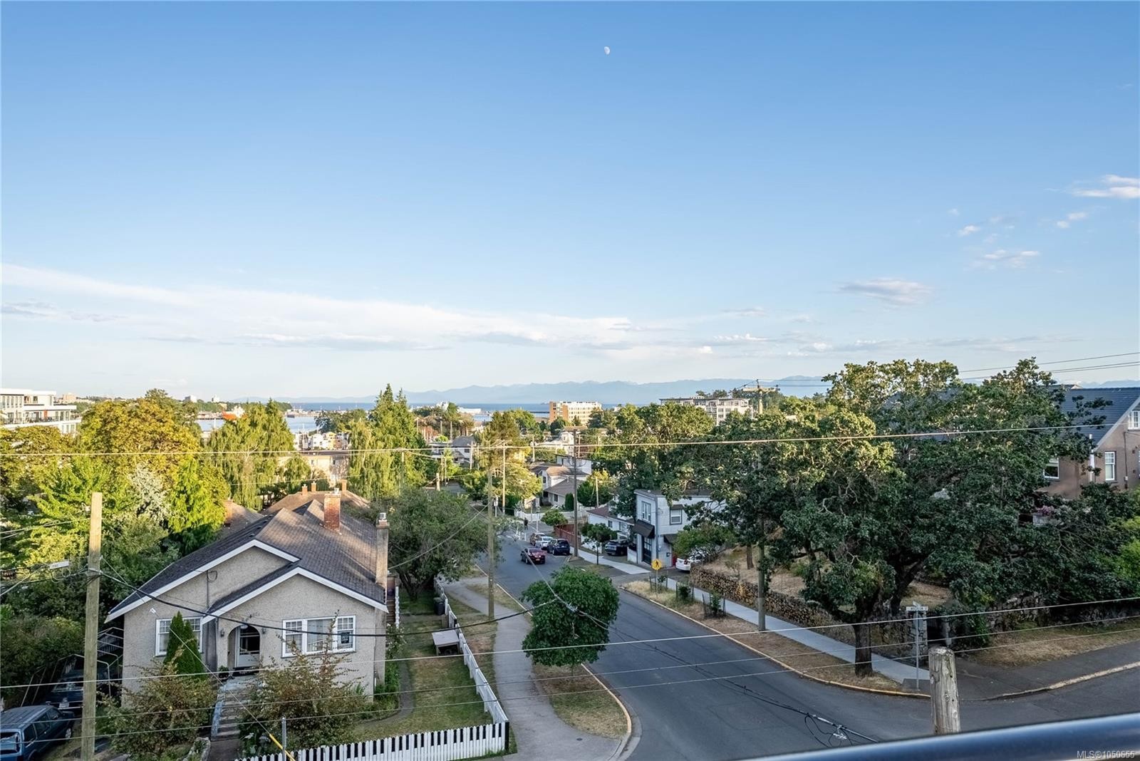 #Th1-896 Wollaston Rd, Esquimalt, BC