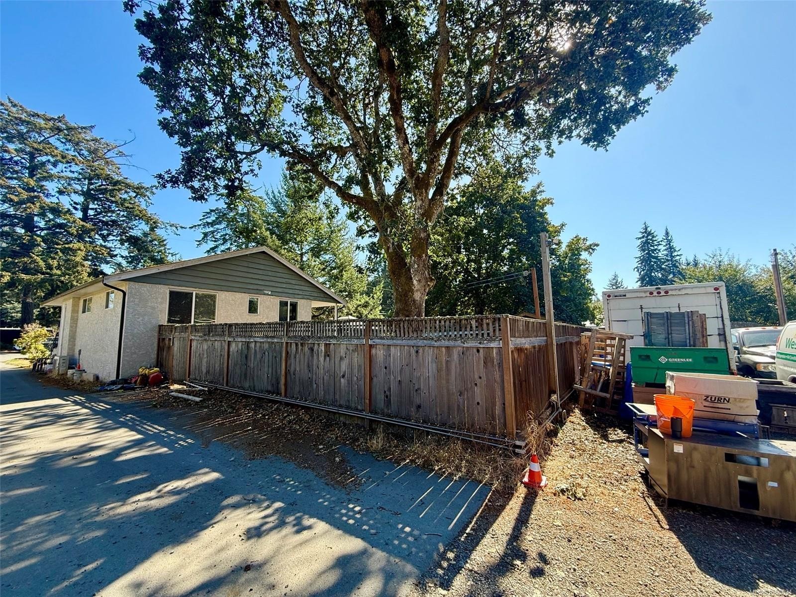 589 Ledsham Rd, Colwood, BC