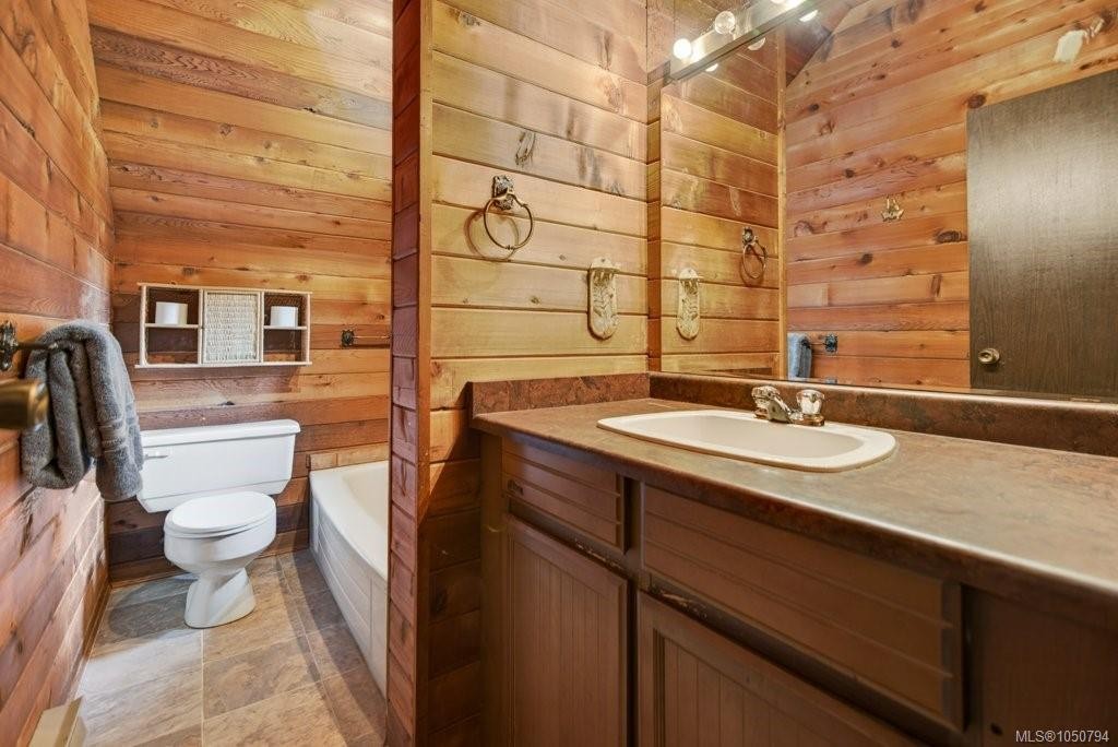 7630 Ships Point Rd, Fanny Bay, BC