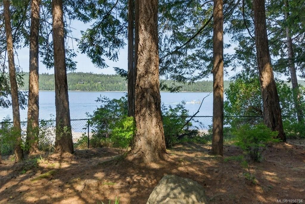 7630 Ships Point Rd, Fanny Bay, BC