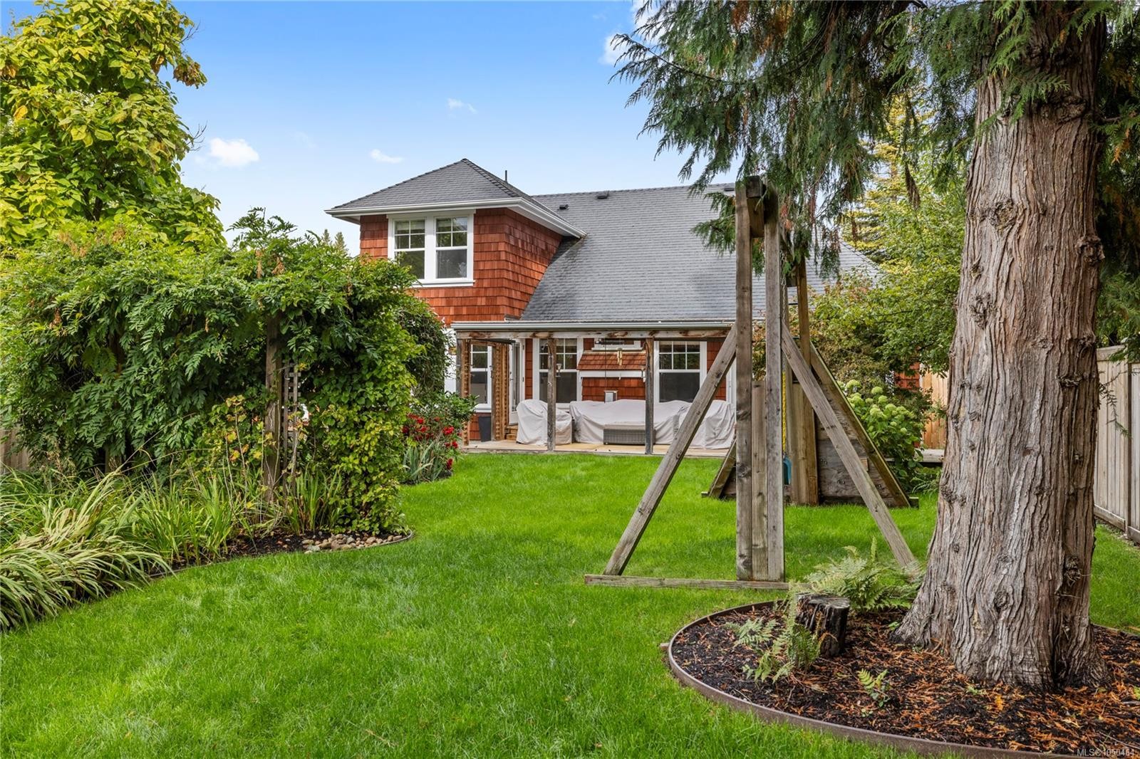 647 Temple St, Parksville, BC