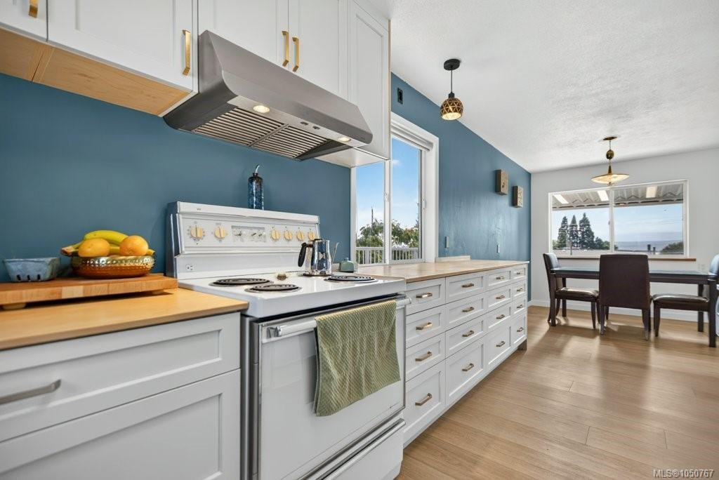 2158 Downey Ave, Comox, BC
