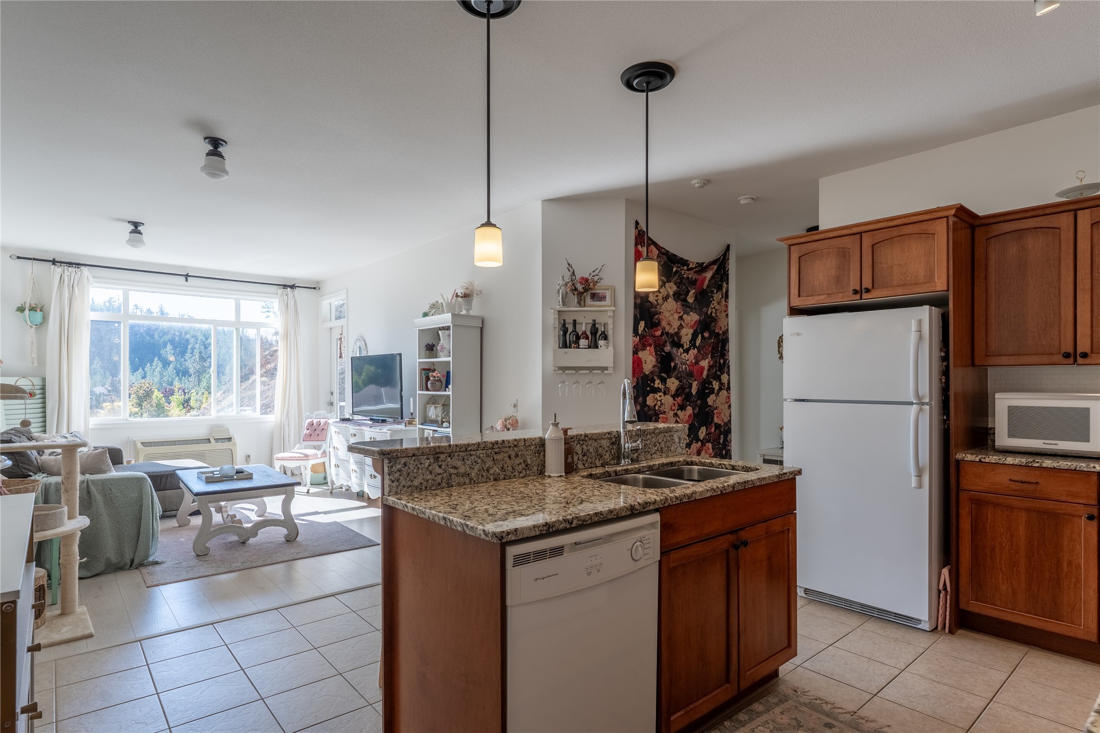 203-2523 Shannon View Drive, West Kelowna, BC