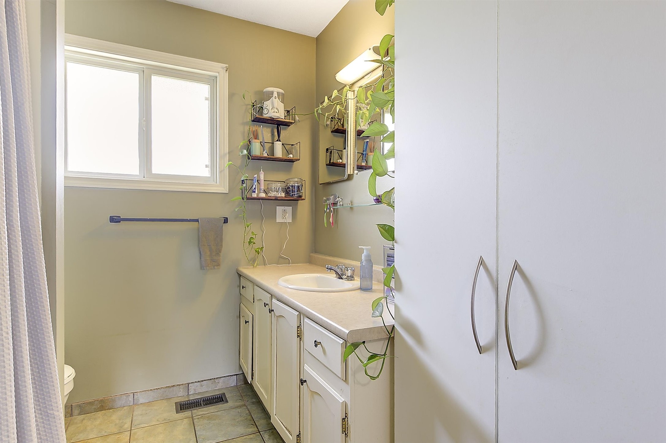 1360 Elm Street, Kelowna, BC