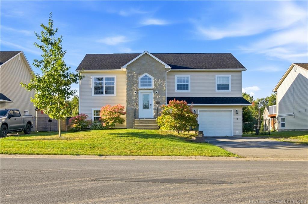 14 Hallihan Dr, Oromocto, NB
