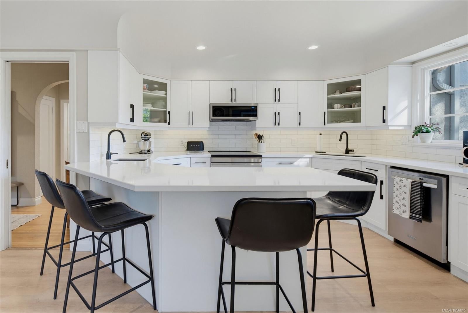 943 Linkleas Ave, Oak Bay, BC