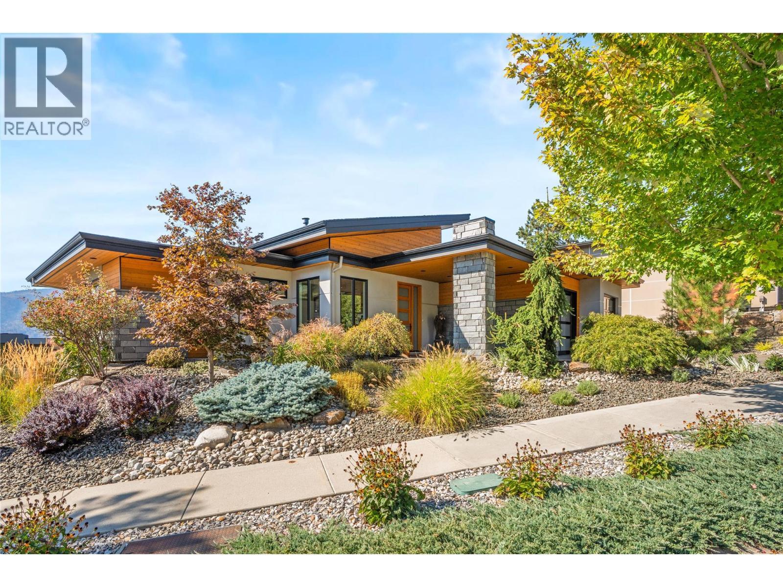 Beautifully landscaped yard - 1666 Lakestone Drive, Lake Country, BC