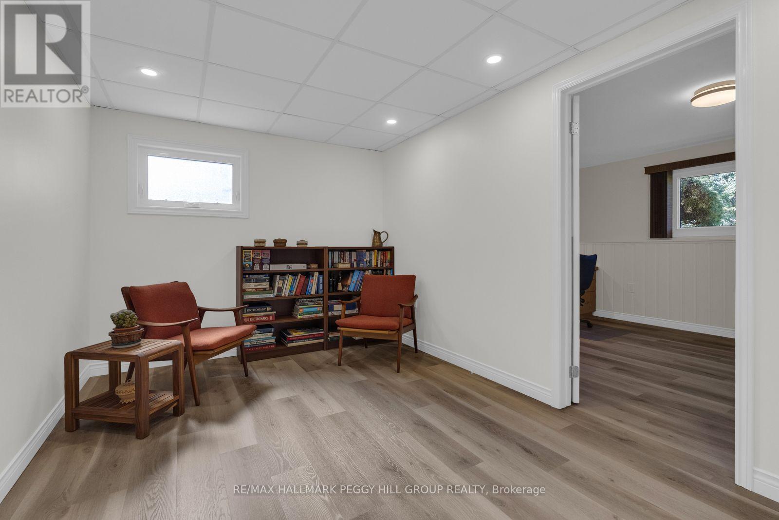 17 Holloway Lane, Springwater, ON