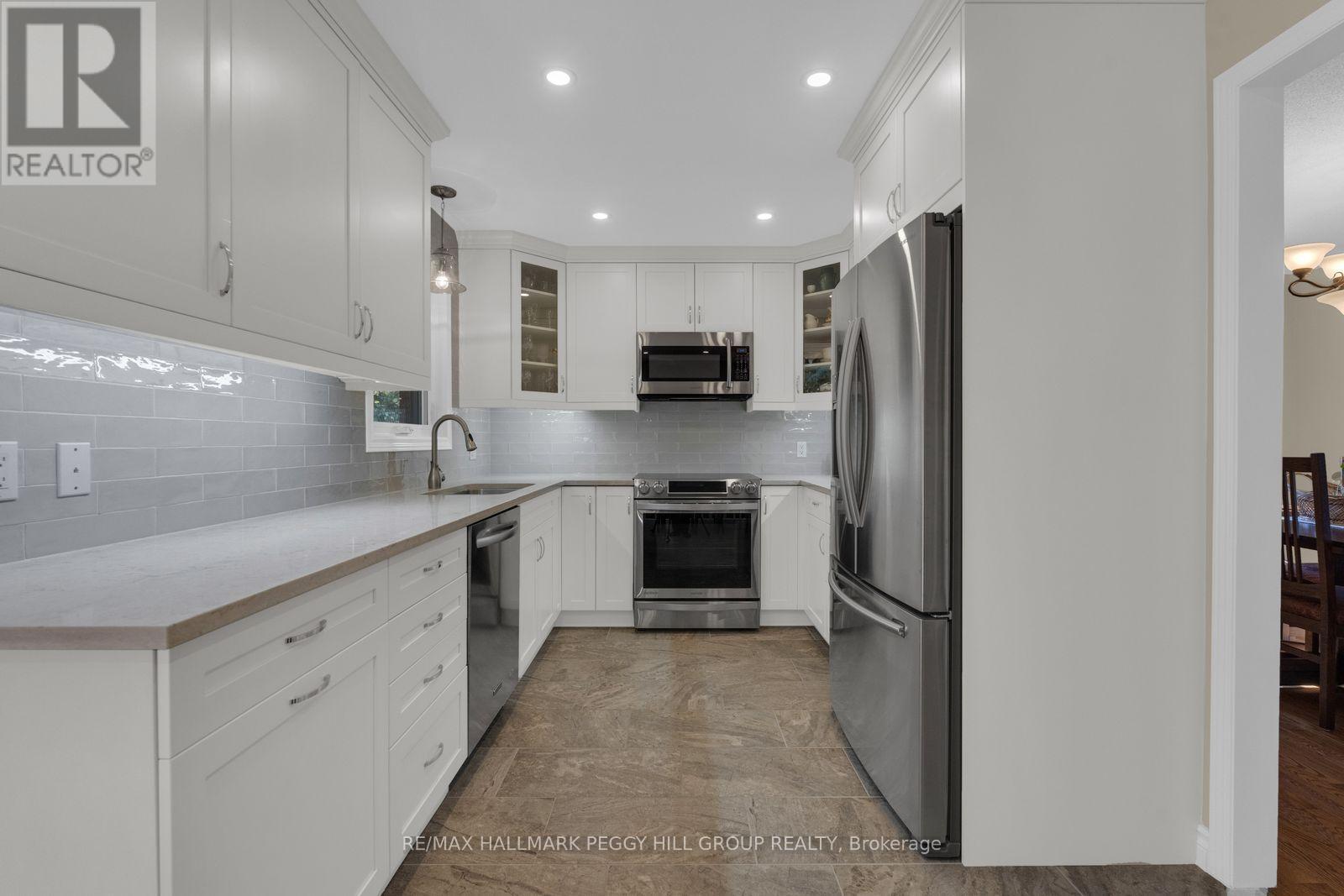 17 Holloway Lane, Springwater, ON