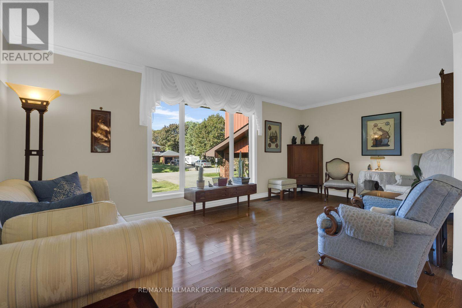 17 Holloway Lane, Springwater, ON