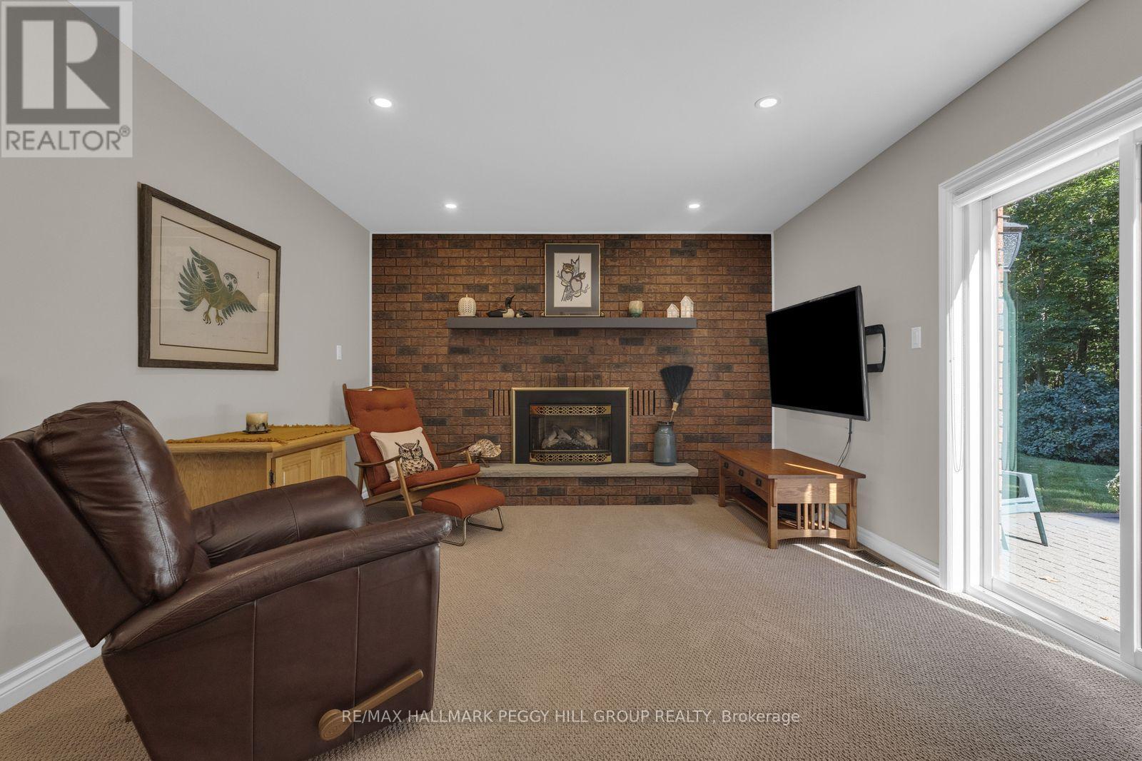 17 Holloway Lane, Springwater, ON
