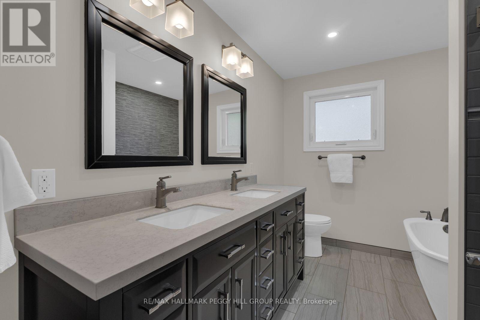 17 Holloway Lane, Springwater, ON