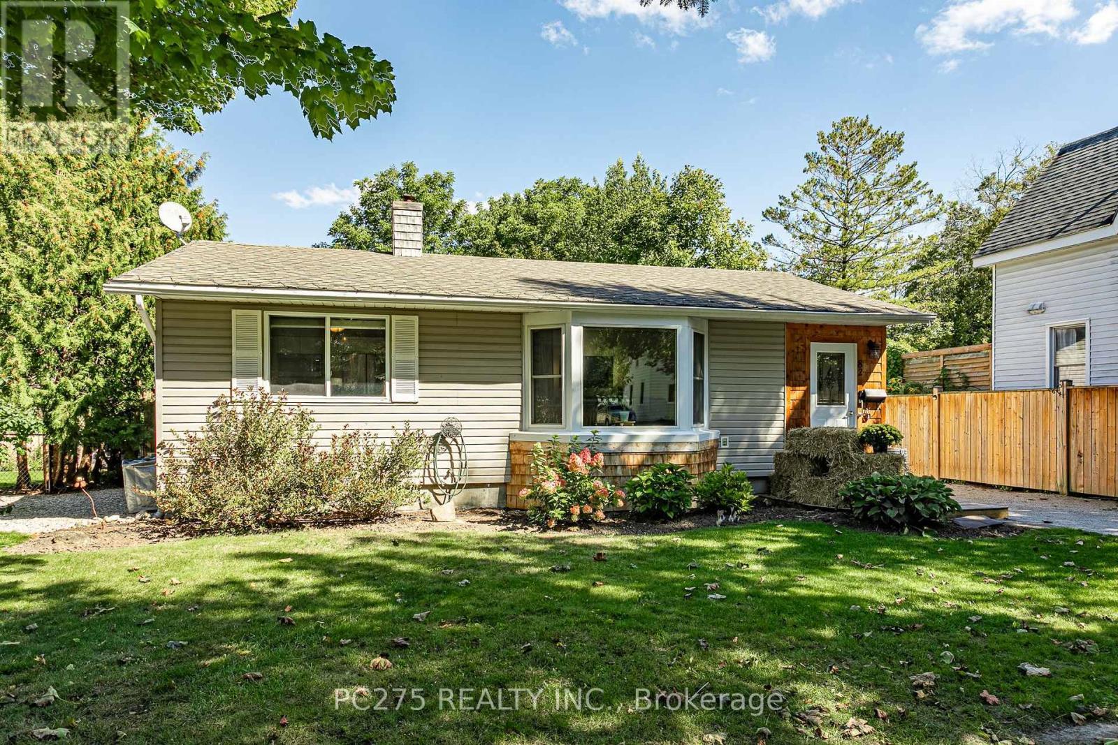 82 Centre Street, Huron East (Seaforth), ON