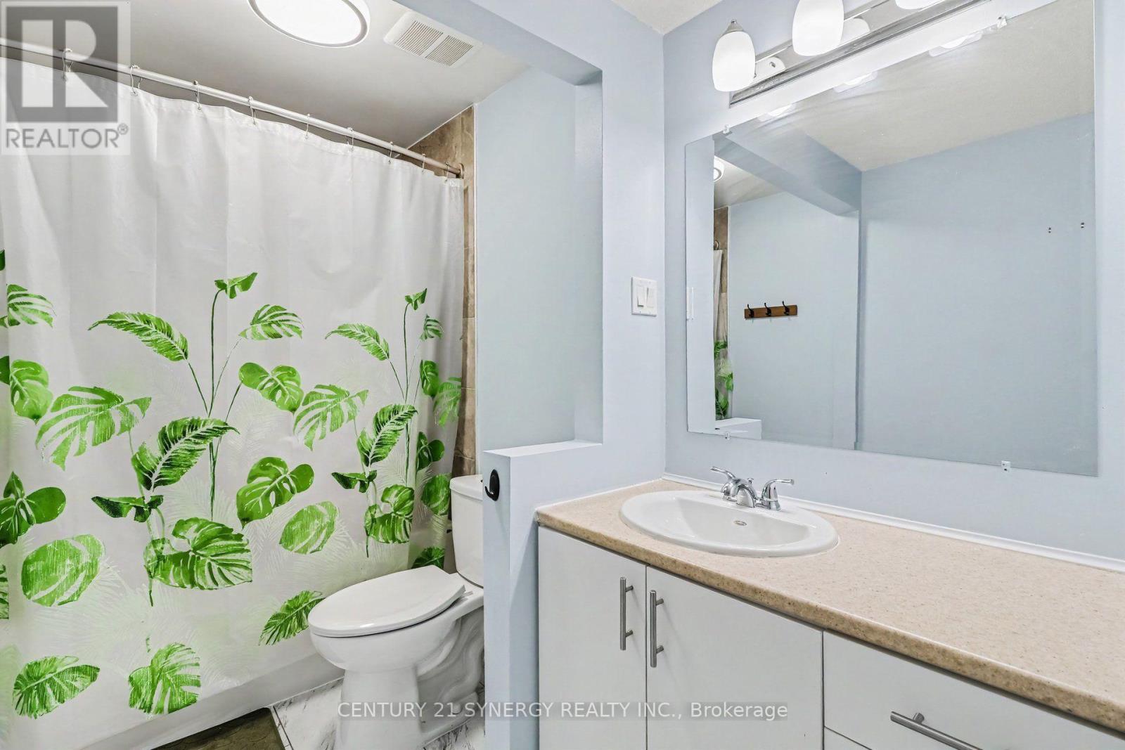 Upper level full bath - 6170 Brookside Lane, Ottawa, ON