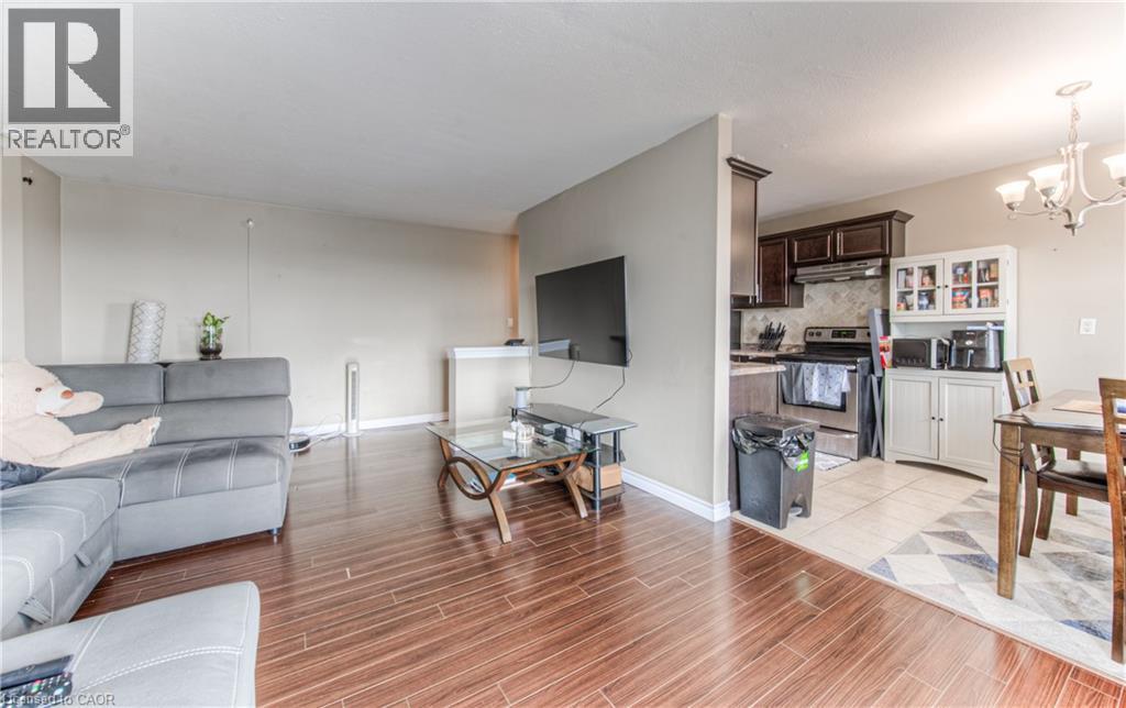 Living area with a chandelier and wood tiled floors - 283 Fairway Road N Unit# 501, Kitchener, ON
