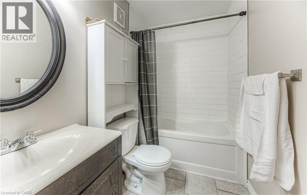 Full bathroom with shower / bath combo, light tile patterned floors, and vanity - 283 Fairway Road N Unit# 501, Kitchener, ON