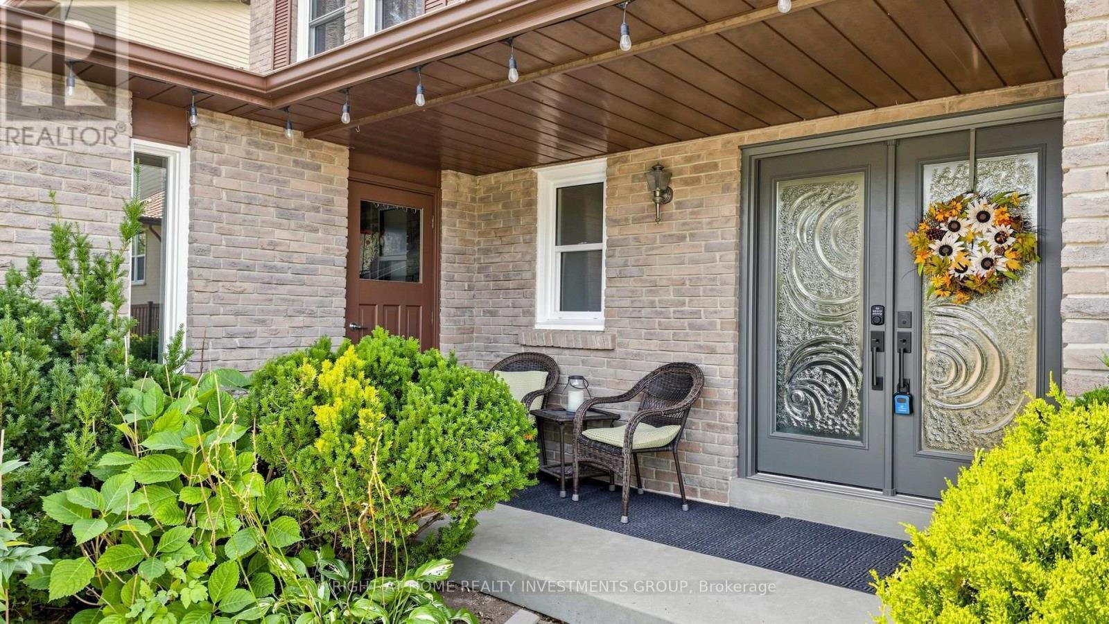 Welcoming Porch - 86 Burling Place, Newmarket, ON