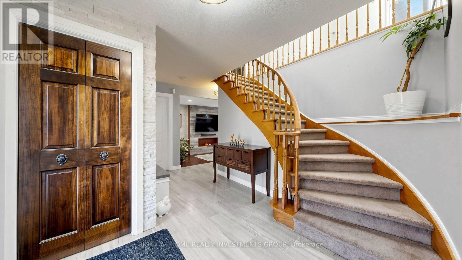 Welcoming Foyer - 86 Burling Place, Newmarket, ON