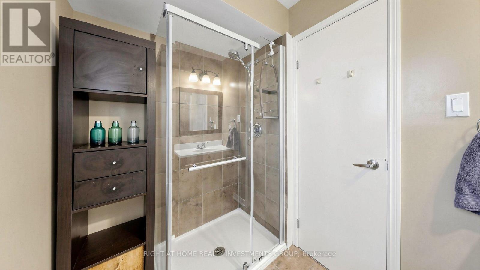 Updated 4 Piece Ensuite - 86 Burling Place, Newmarket, ON