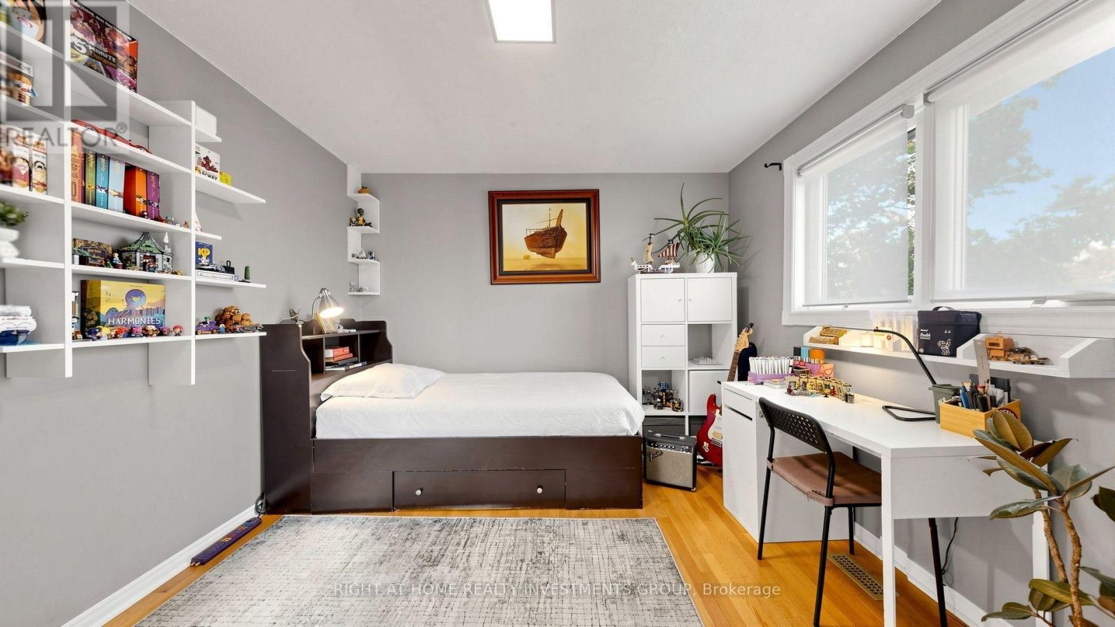 2 nd Bedroom with 2 Large Windows - 86 Burling Place, Newmarket, ON