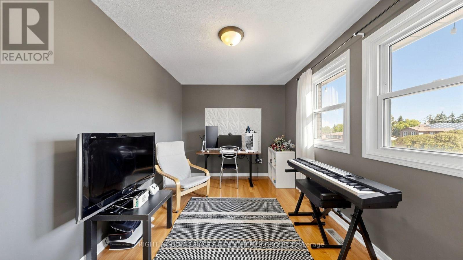 3rd Bedroom with 2 Large Windows - 86 Burling Place, Newmarket, ON