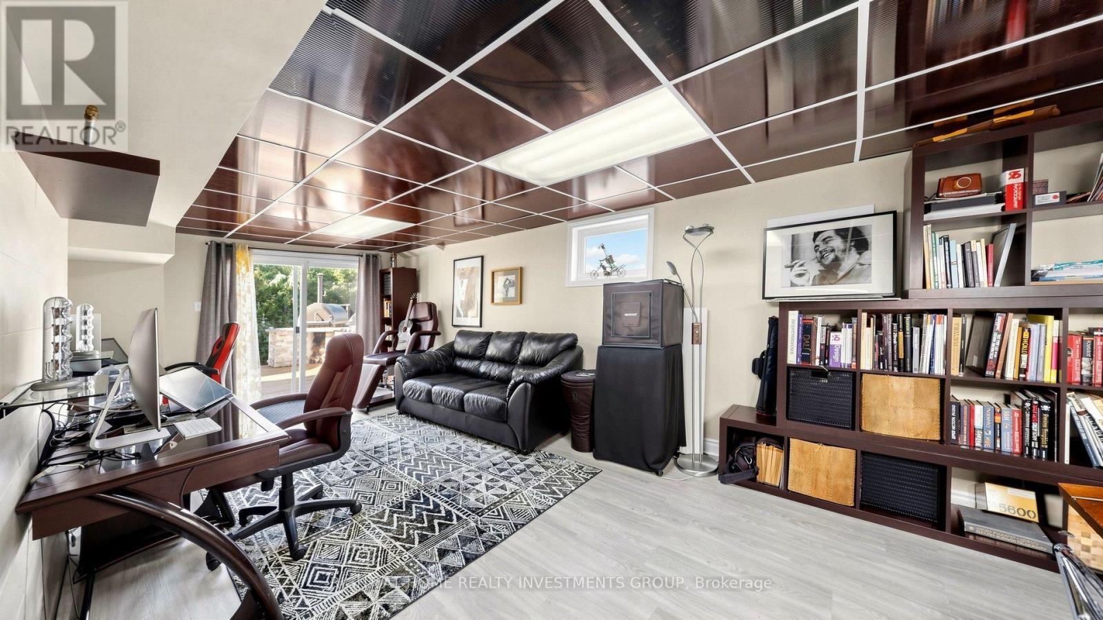 Family Room With 1st Walk-Out - - 86 Burling Place, Newmarket, ON