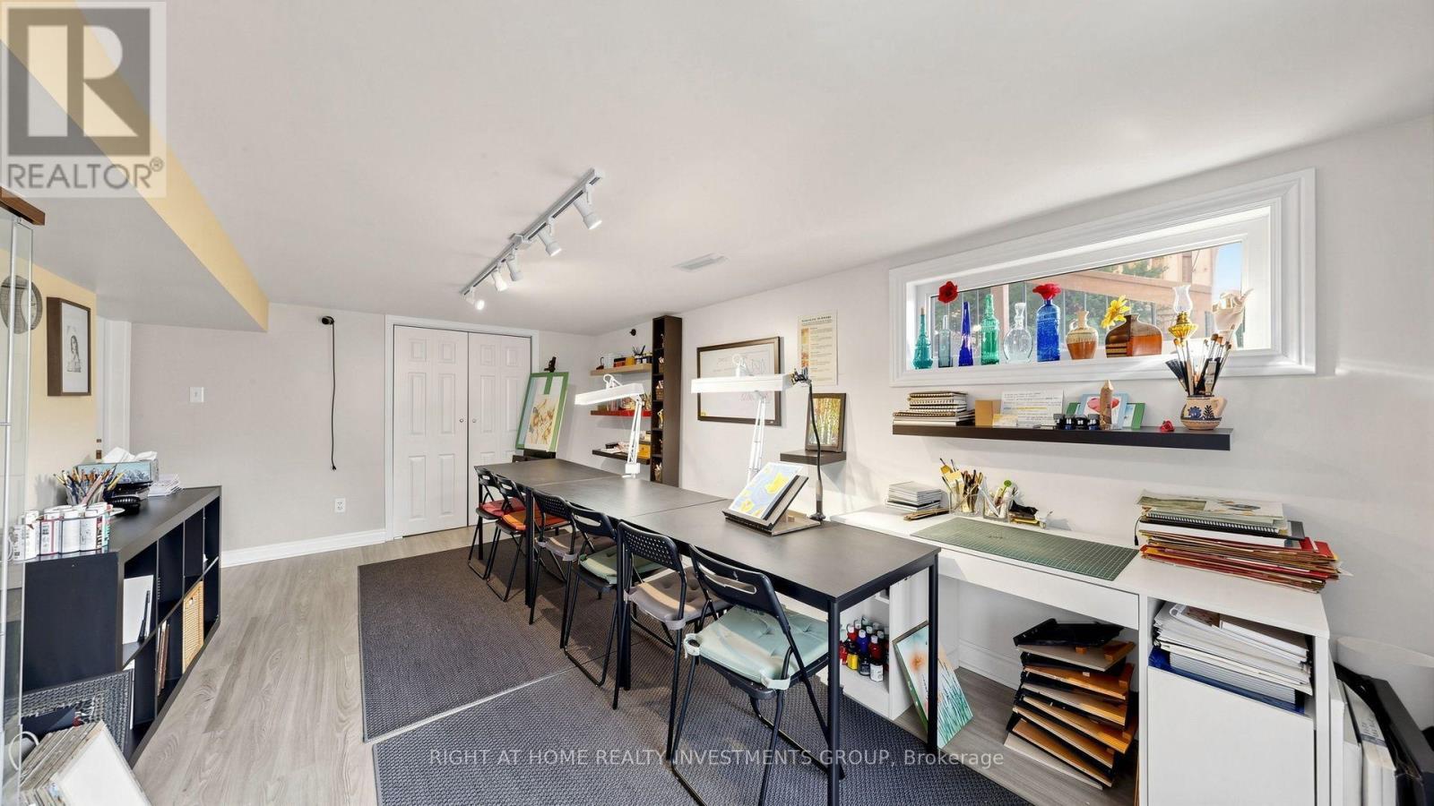 Ideal for home business: hair stylist, accountant - 86 Burling Place, Newmarket, ON