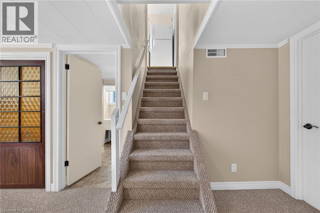 Staircase to the basement - 174 Montrose Avenue, Hamilton, ON