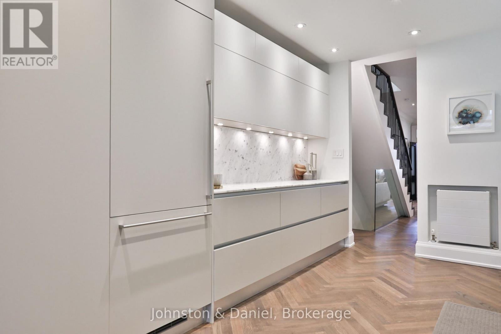 Integrated fridge & large pantry - 69 Sullivan Street, Toronto, ON