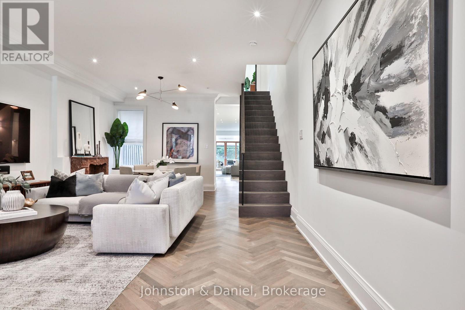 Stunning herringbone floors - 69 Sullivan Street, Toronto, ON