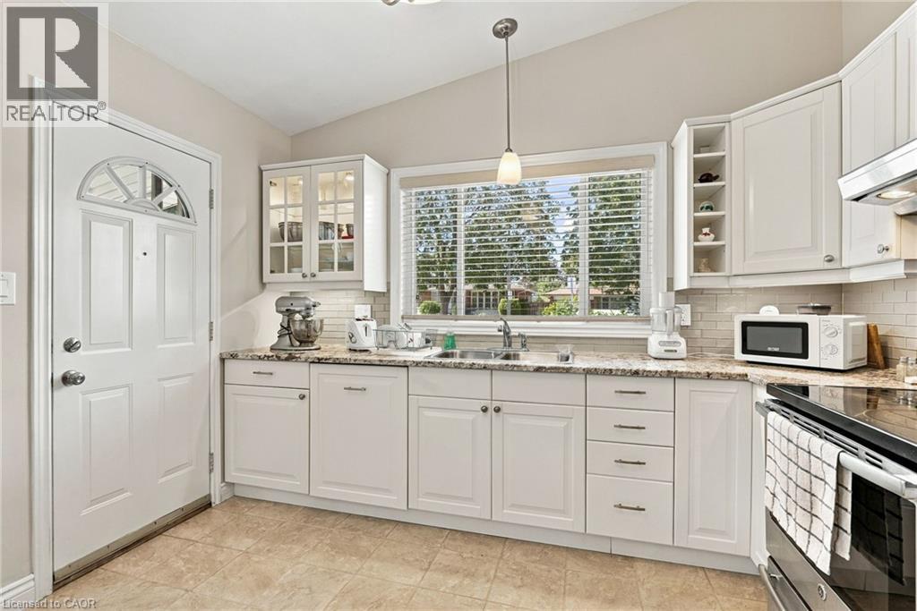 46 Lawrence Avenue, Hamilton, ON