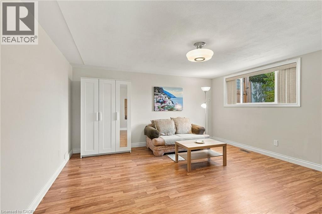 46 Lawrence Avenue, Hamilton, ON