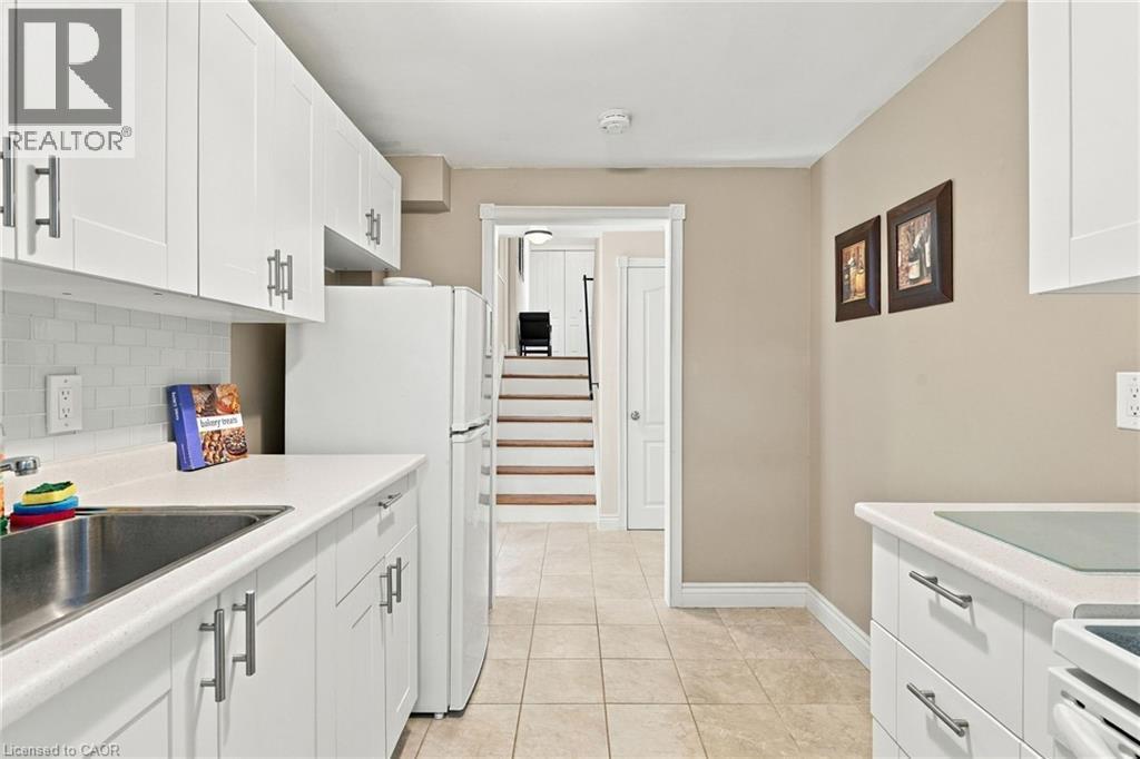 46 Lawrence Avenue, Hamilton, ON